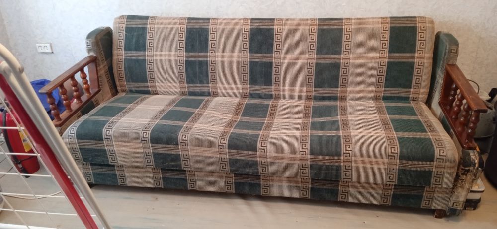 Диван и одно кресло ссср срочно