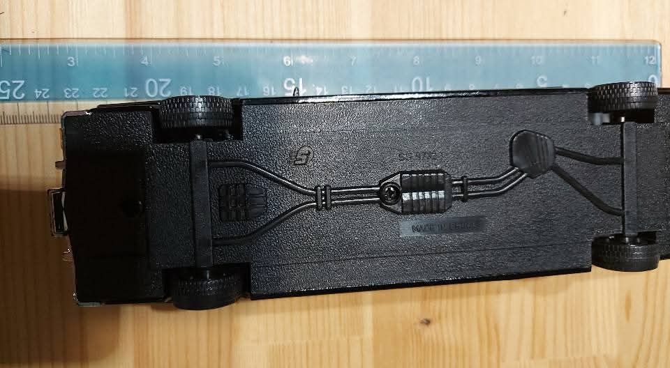 Черна лимузина "President", метал и пластмаса. Цена: 40лв. Дължина 22