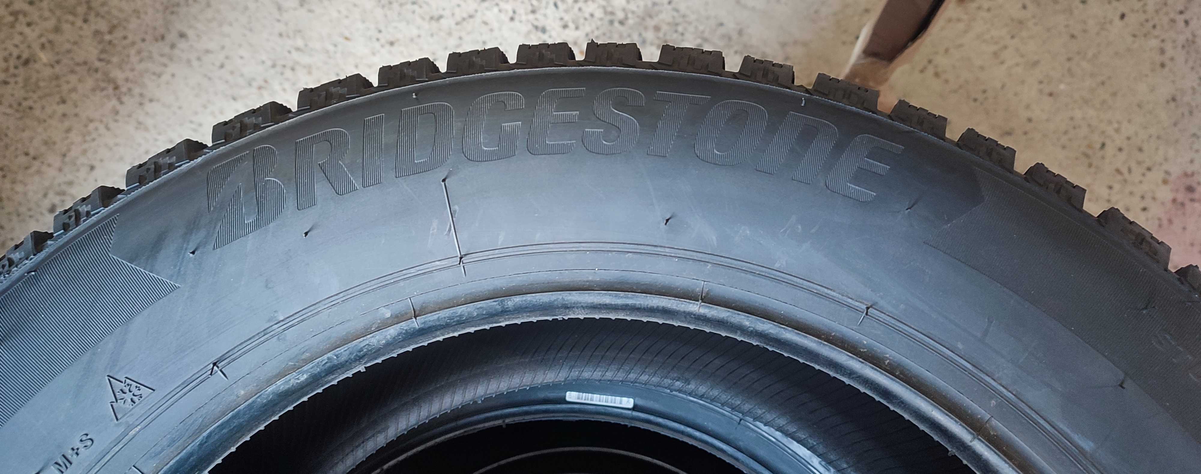 Bridgestone Ice Cruiser 7000S 235/55 R17 99T