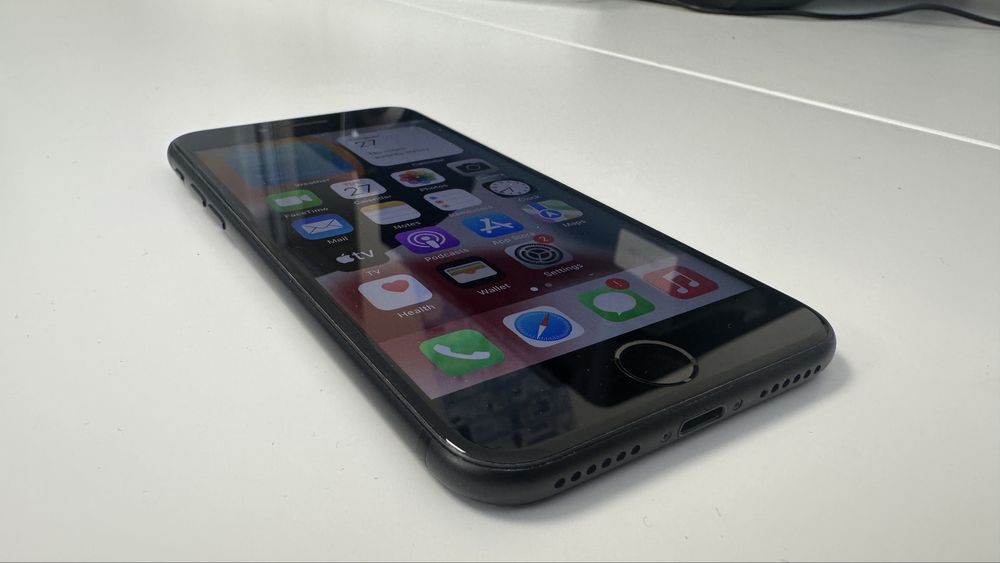 Продавам iPhone 7 32 GB