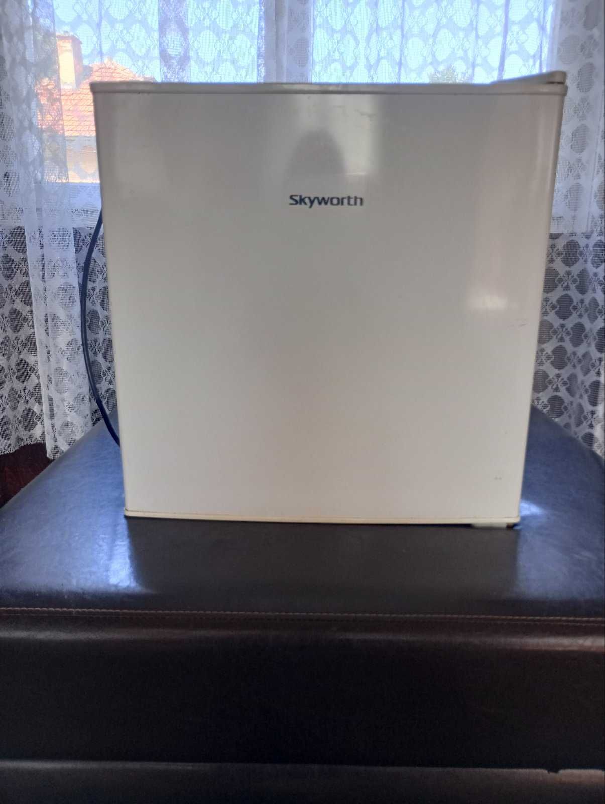 Малък хладилник SKYWORTH SRS-46DT