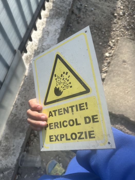 Vand semne pentru casa hidrant si multe alte lucruri !