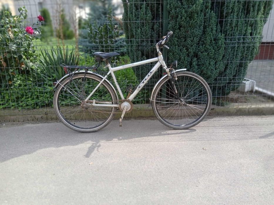 Vind bicicleta cu roti de 28 cu viteze in. Butuc