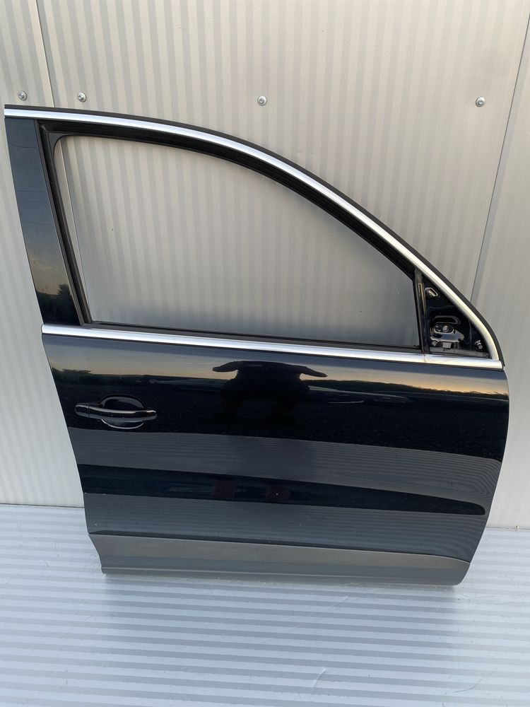 Usa dr fata  vw Tiguan 5N cod de culoare LC9X 2008-2015