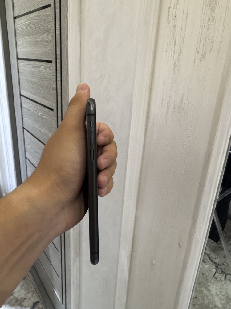 Srochni iphone 11sotiladi