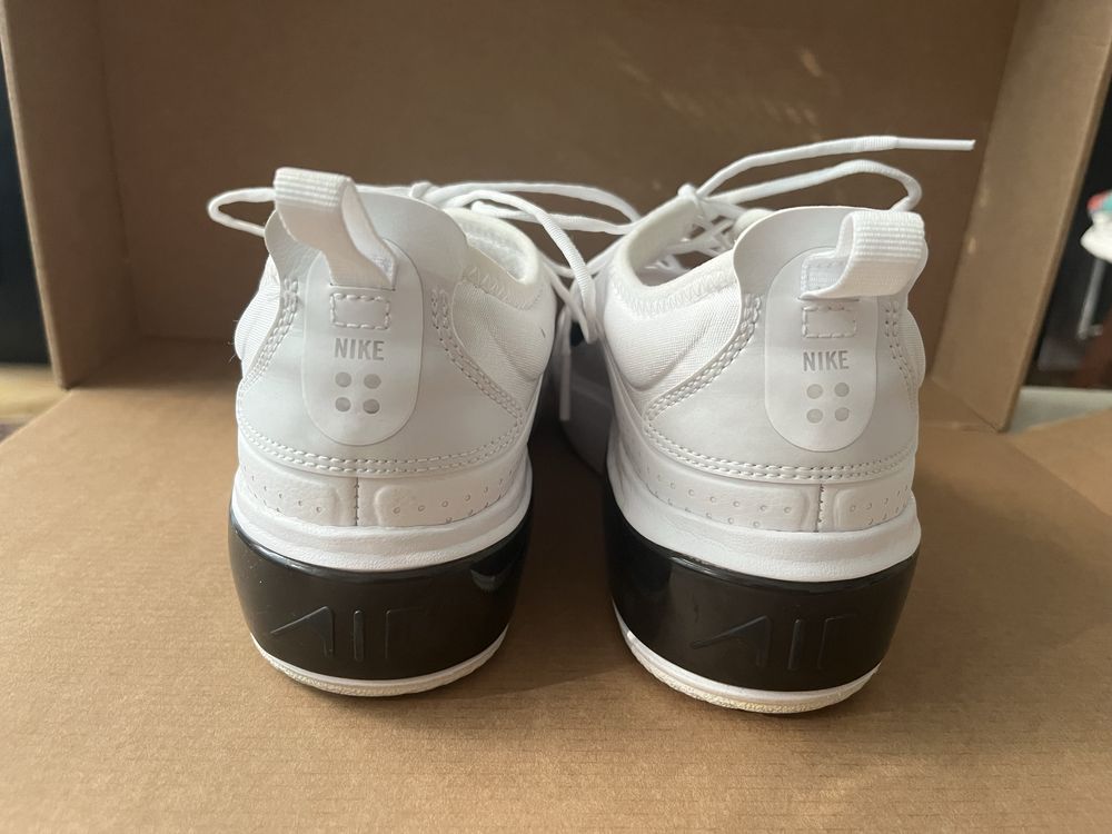 Nike маратонки бели