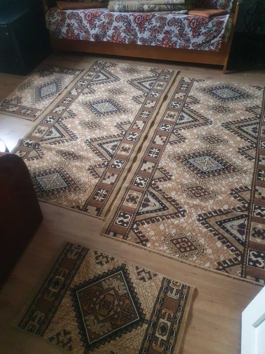 vand carpete, dimensiuni diferite în stare f. bună