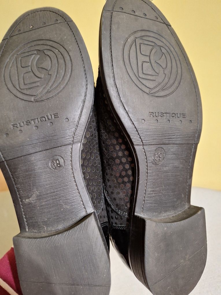 Pantofi din piele