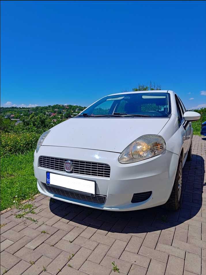 Fiat Grande Punto Alb 1.2 Benzina 65CP 2008. Fara schimb