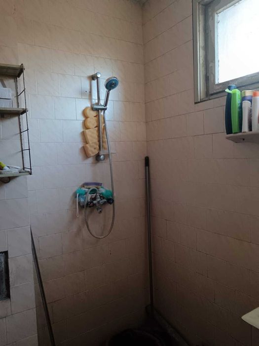 Двуетажна къща полуобзаведена гр. Тополовград обл. Хасково