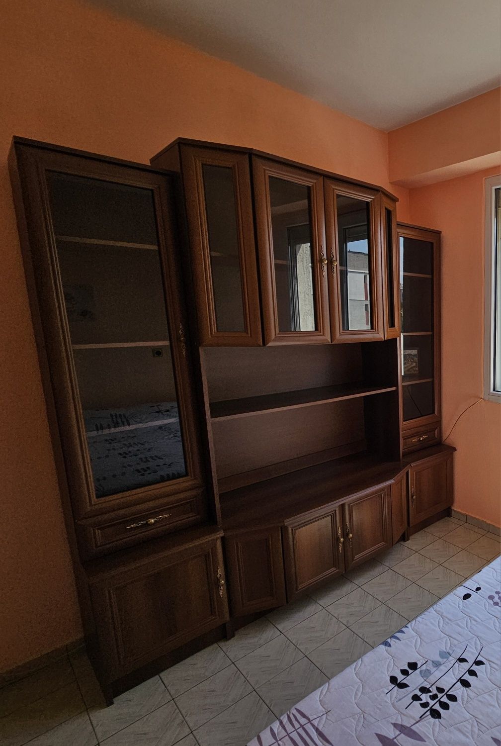 Продавам изключително запазена секция