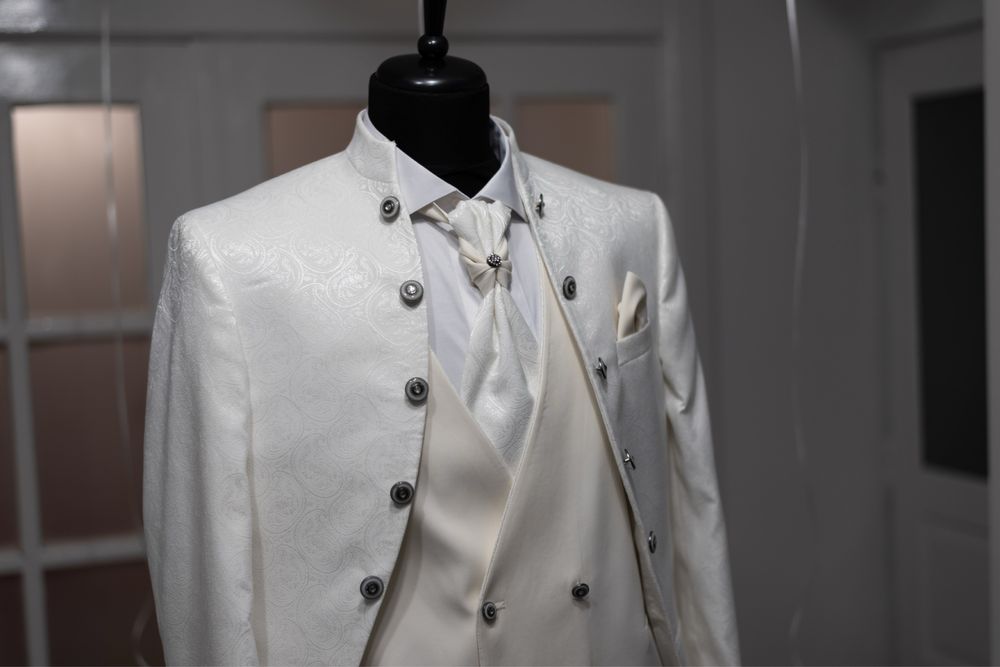 Costum alb elegant de mire