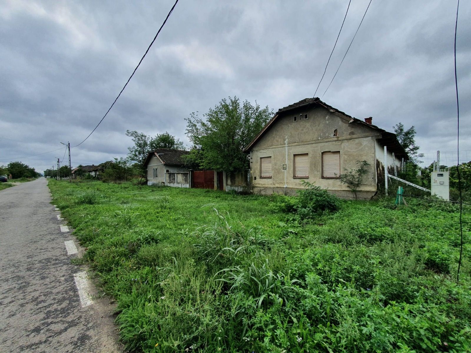 Vând casă cu grădină și construcții aferente în Com. Șimand, Jud. Arad