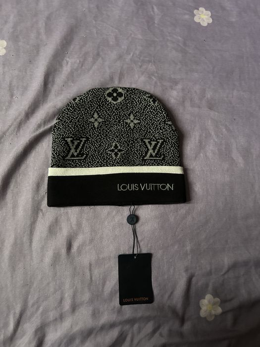 Caciula Louis Vuitton Luxury
