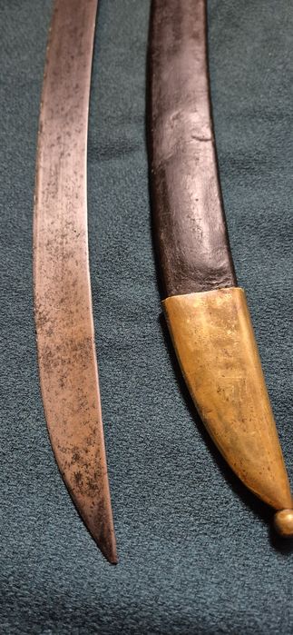 Продавам сабя , нож , щик.