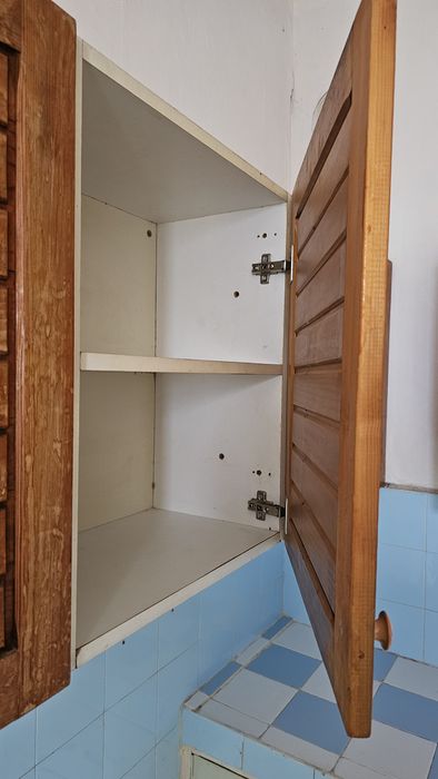 Продавам кухненски шкафове