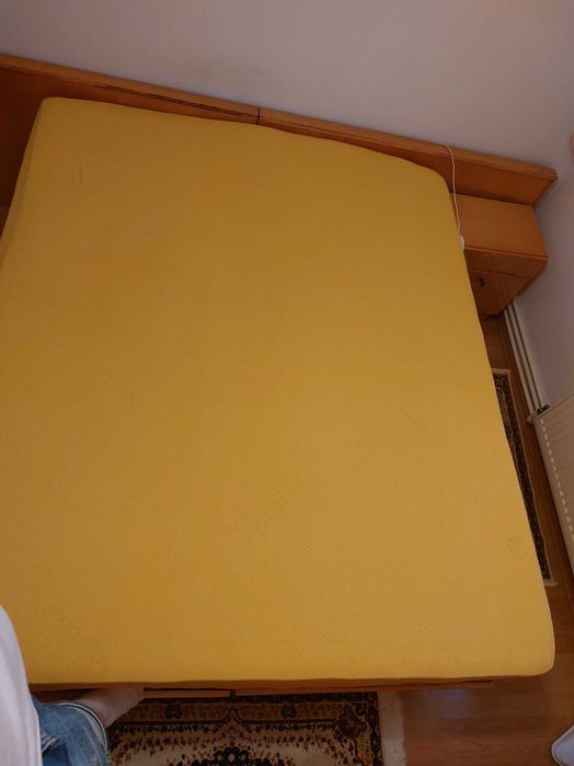 Pat cu 2 noptiere si saltea