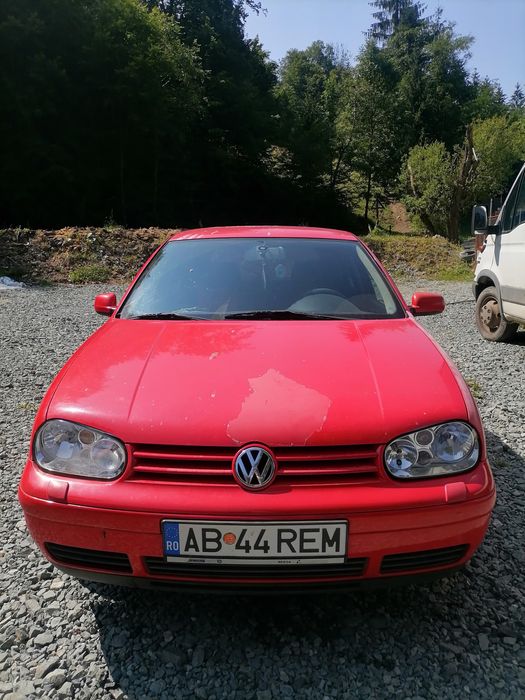 Vand golf 4 pentru dezmembrari