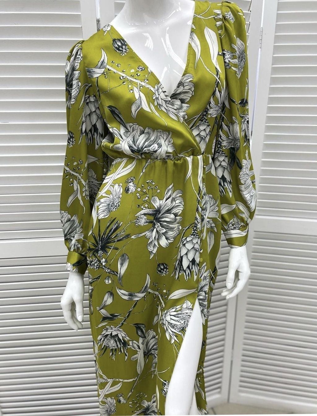 Есть Kaspi red и рассрочка. Продам платье  ZARA, размер М (42-44)