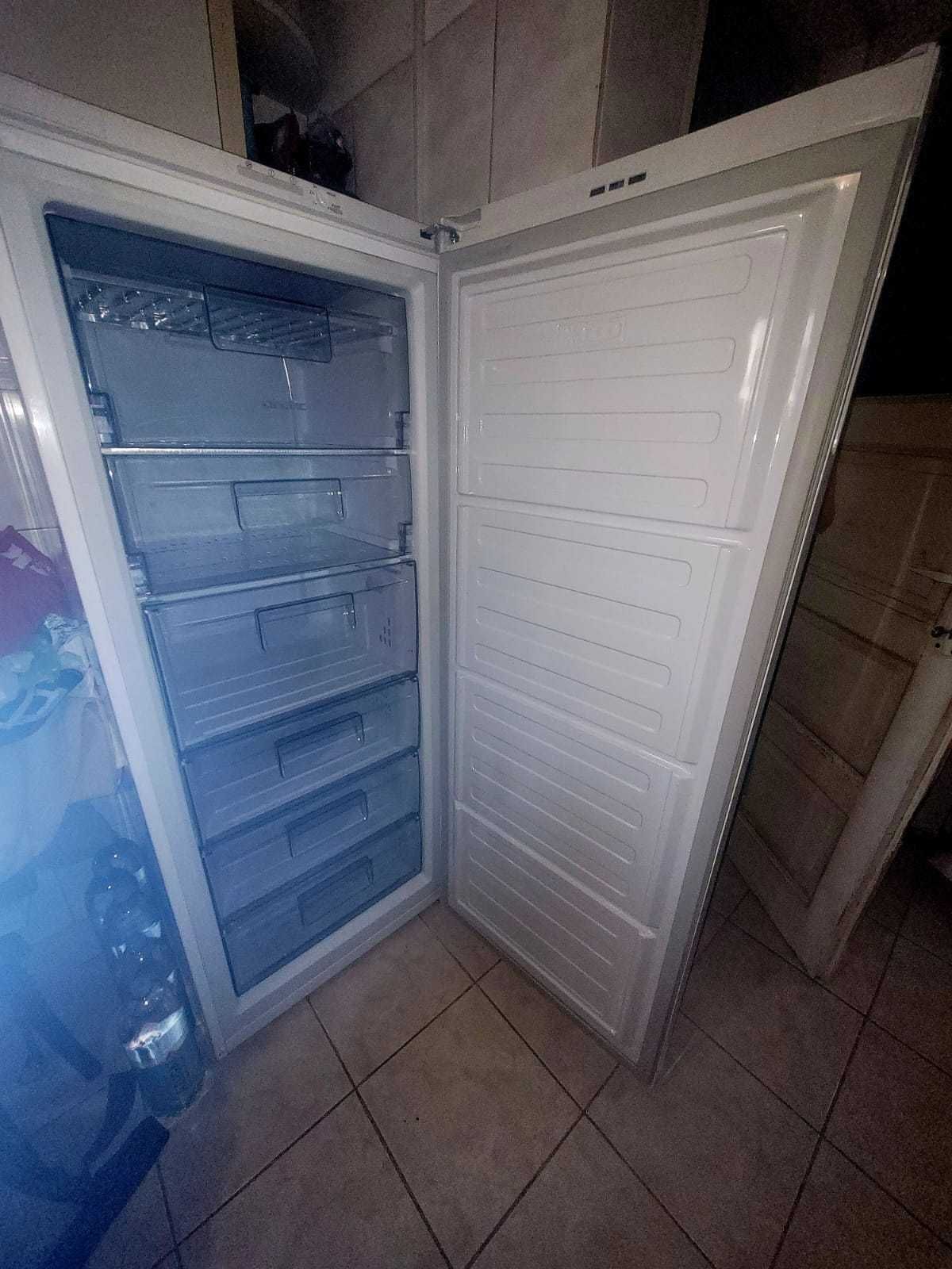 Donăm mobilier si congelator