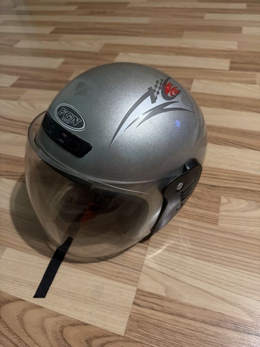 Casca moto FGN Demi Jet – vizieră mare, confortabilă și ușoară
