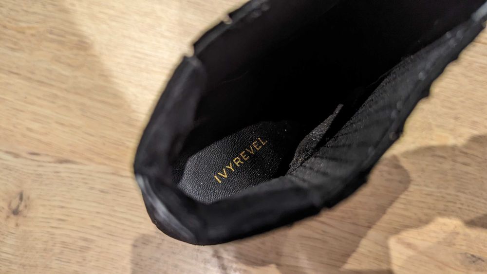 Ghete negre cu toc, catifea, 38, elegante, purtate o data.