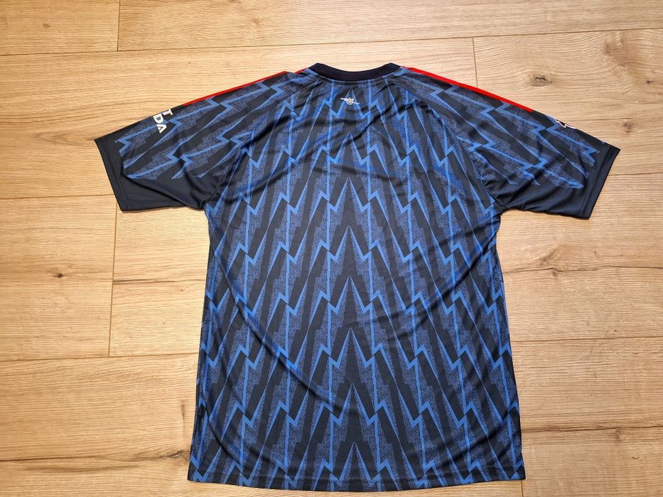 Футболна фланелка на Арсенал сезон 25/26 нов модел!