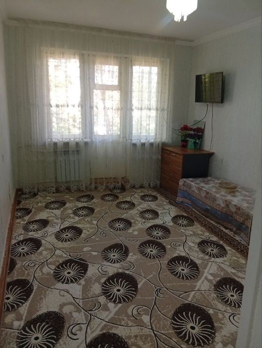 Продаёца квартира 1 комнатная Чирчик Актябирь