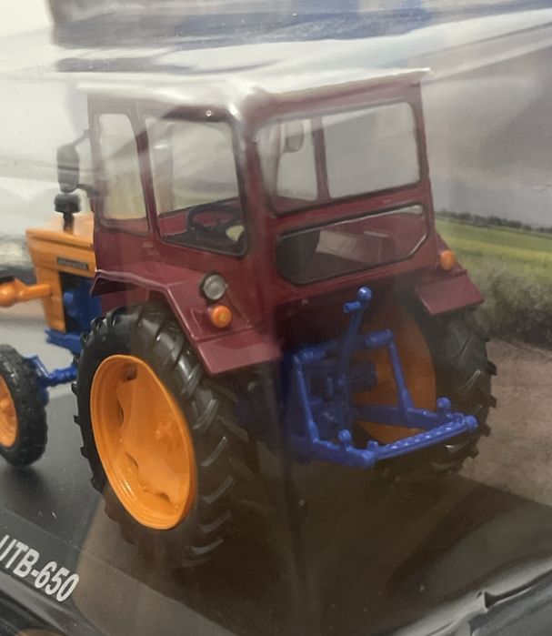 Machetă Tractor UTB-650