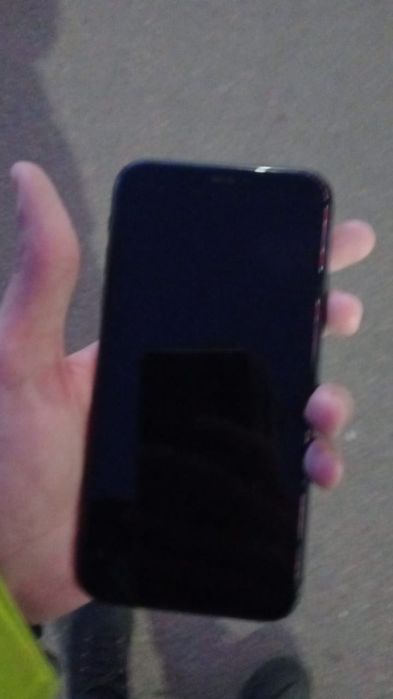 Продам или обменяют IPhone 11 с коробкой, заблокированный айклауд