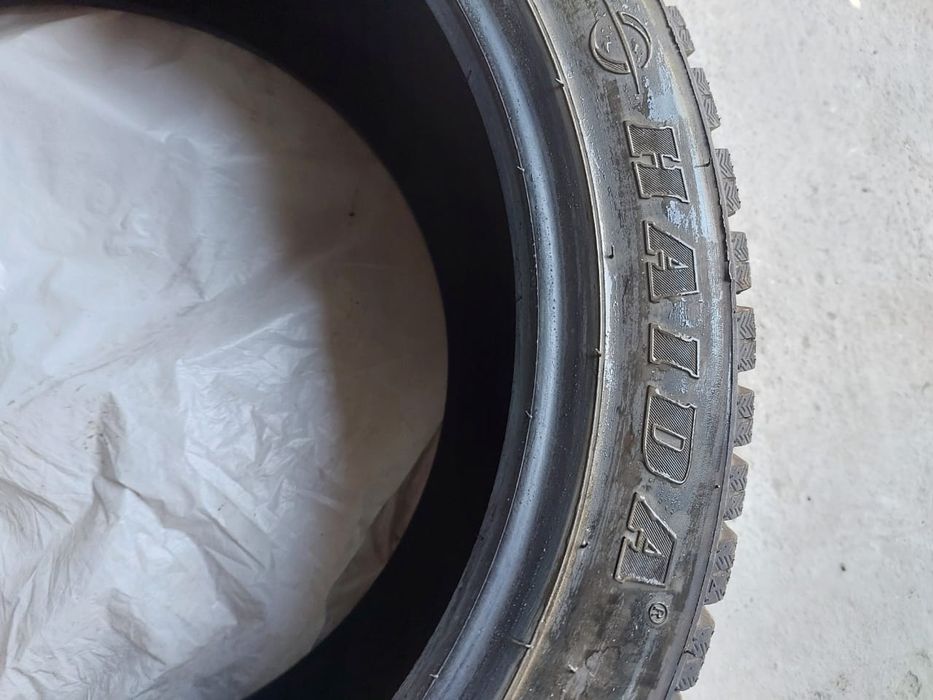 Зимние шины  234/45/18