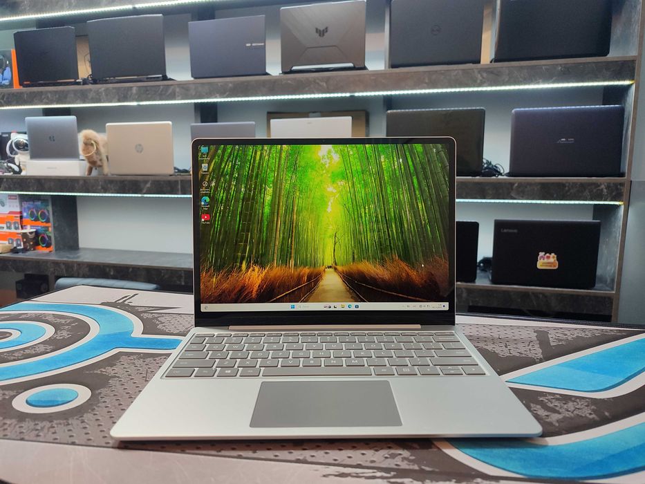 Мощный офисный ноутбук Microsoft Surface i5-1035G1 16/256