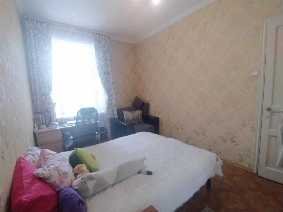 *Продается 2-х комн ,Старого Типа в Центре Города!