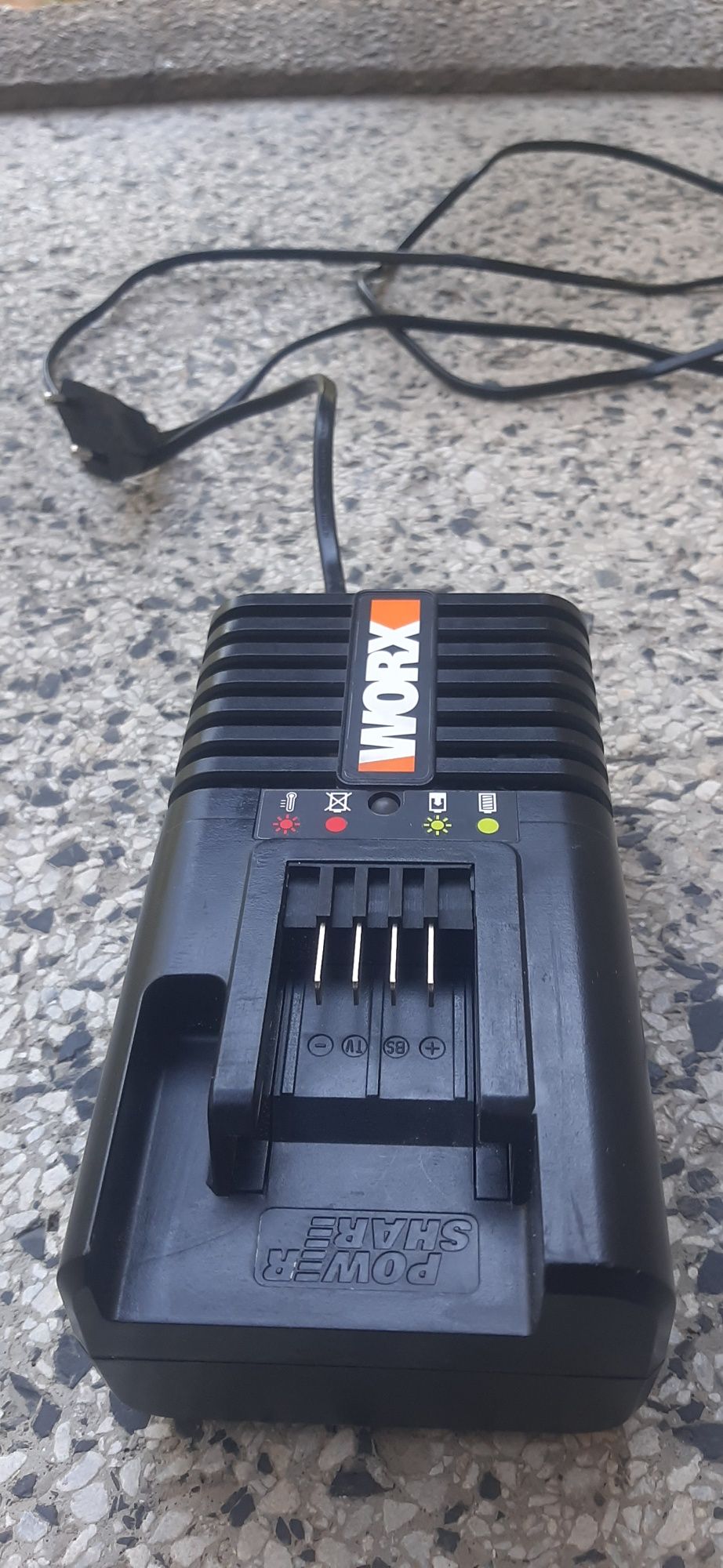 Зарядно за марка Worx