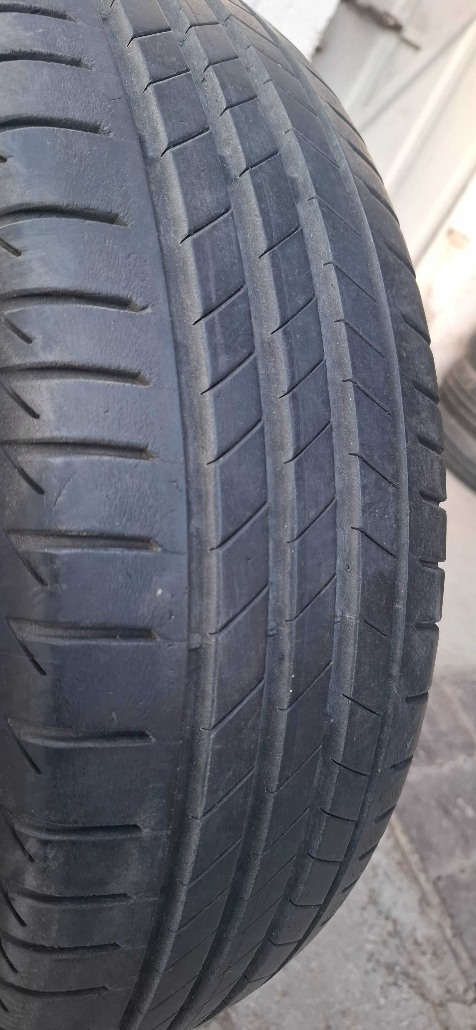4бр. 185/65/15 Bridgestone 6.6mm грайфер, дот 22г.