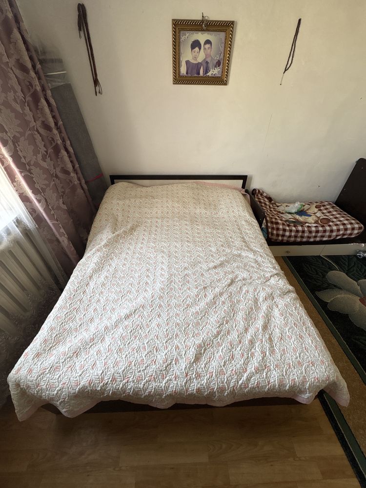 двухместная кровать