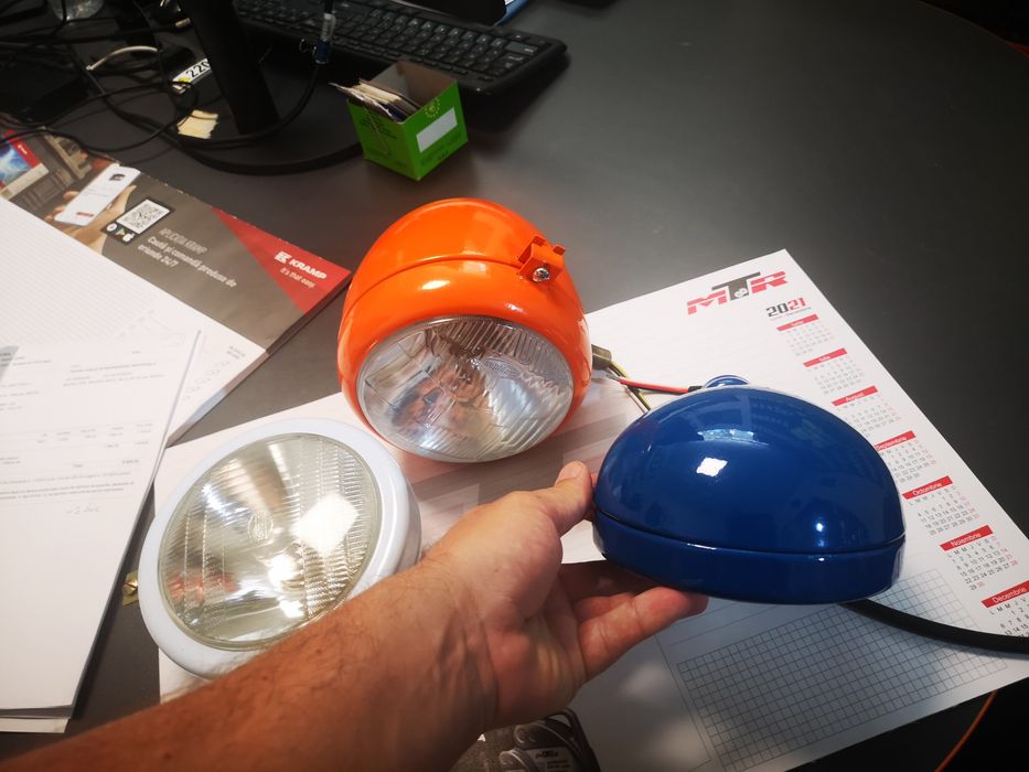 Far faruri stinga dreapta tractor utilaje agricole buldo excavatoare t