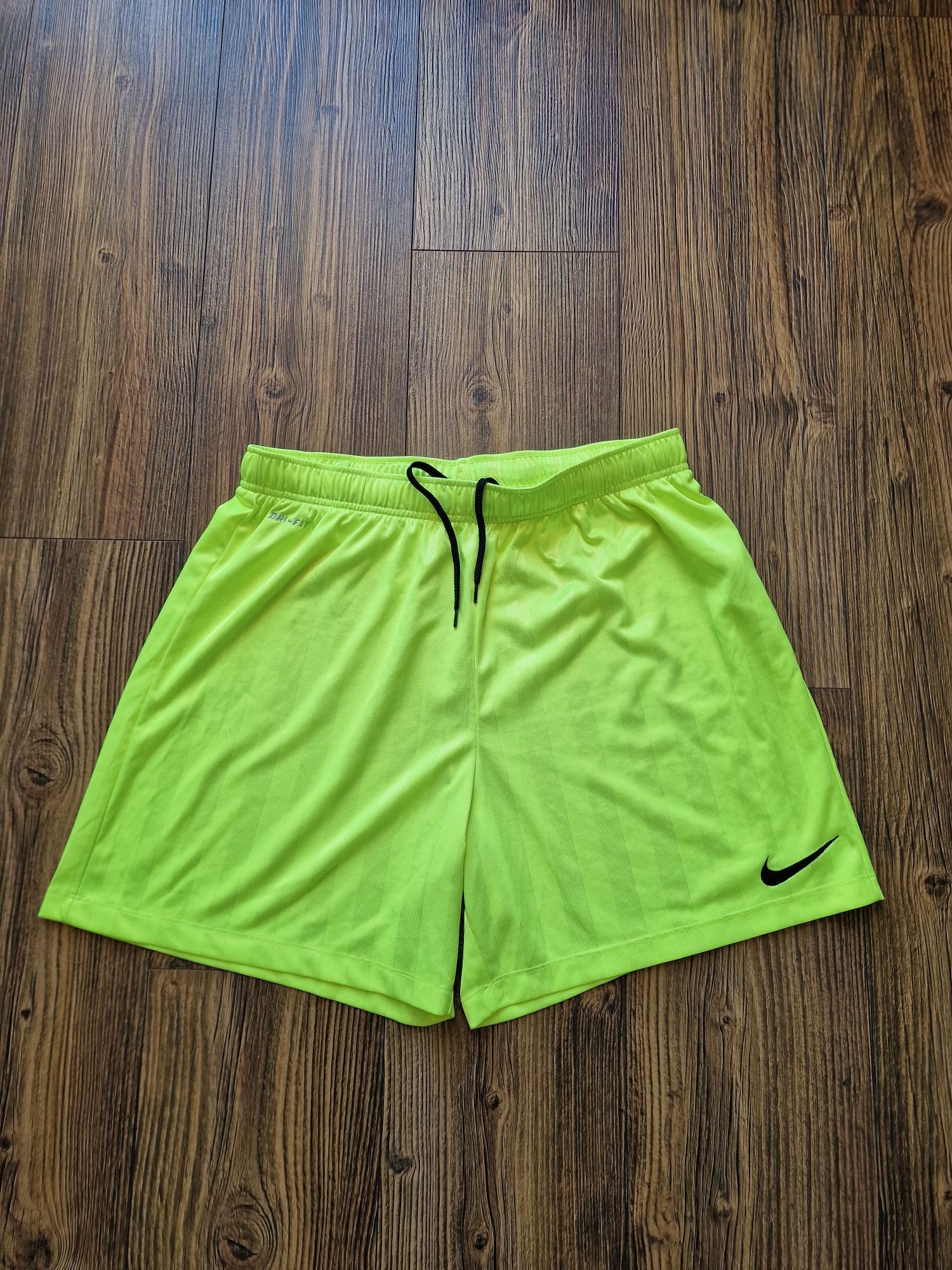 Страхотни мъжки къси шорти NIKE размер L