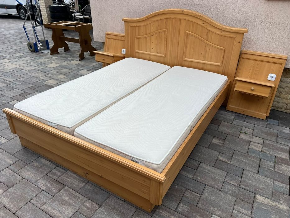 Pat dormitor 1,60m × 2m lemn masiv inclus saltele, somiere și noptiere