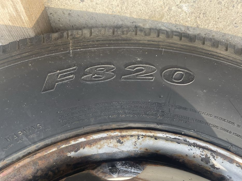 Гуми с джанти за камион 285/70/19,5