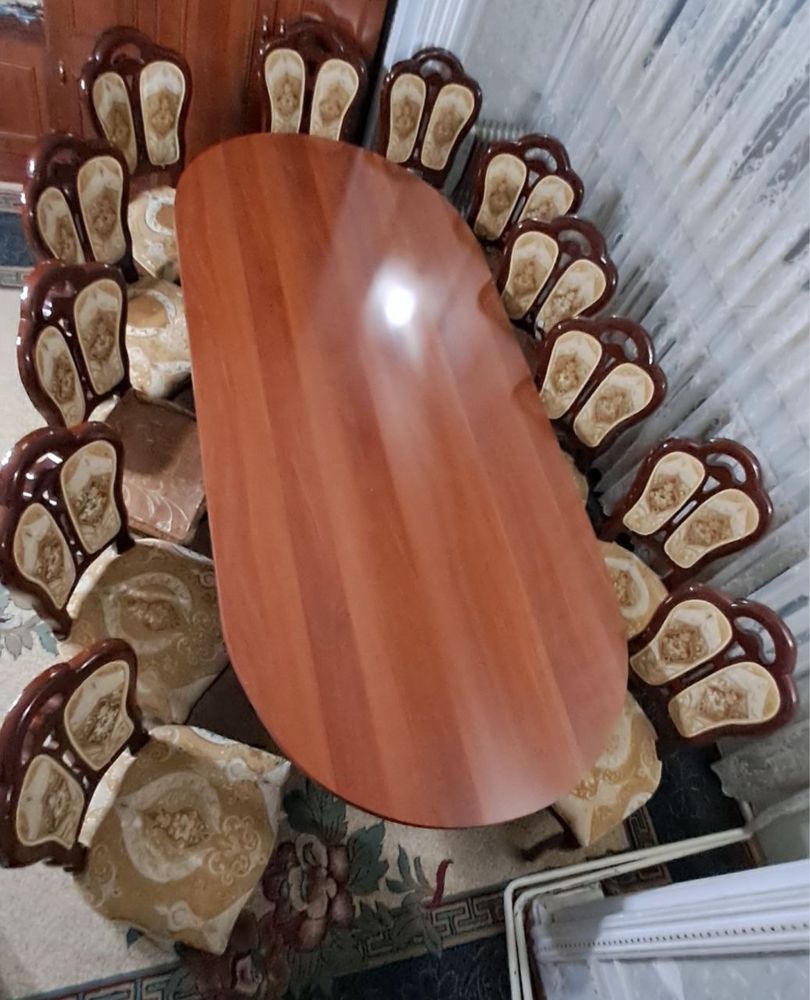 Гостинный стол со стульями