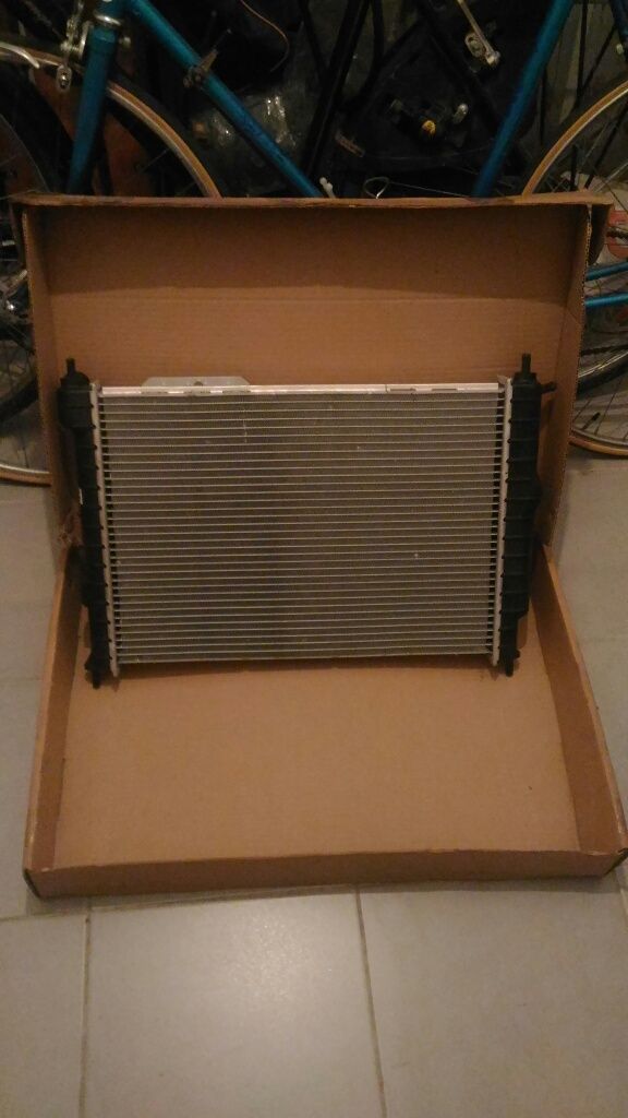 Vînd radiator nou opel