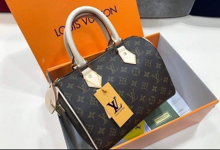Geanta Louis Vuitton Speedy, super model, accesorii aurii,saculet