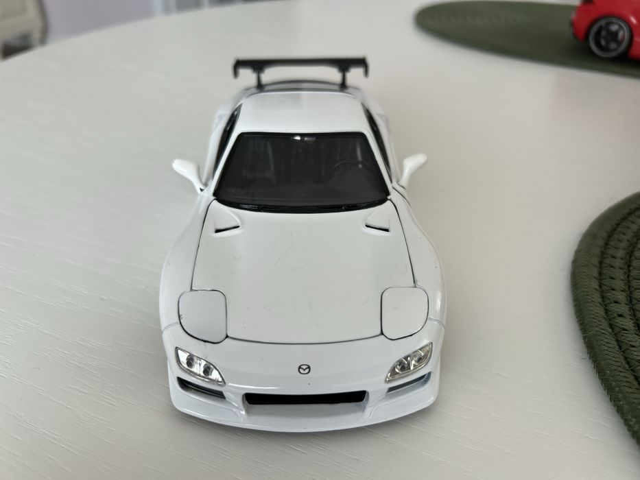 Jada macheta Mazda RX7 scara 1/24 din filmul Fast and Furios