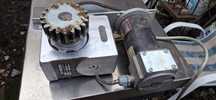 Reductor , raport de transmisie 14 / 1 cu motor de angrenare.