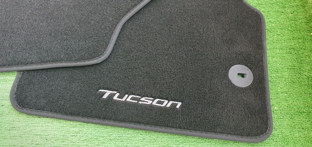 Vând set de 4 covorașe velur pentru Tucson