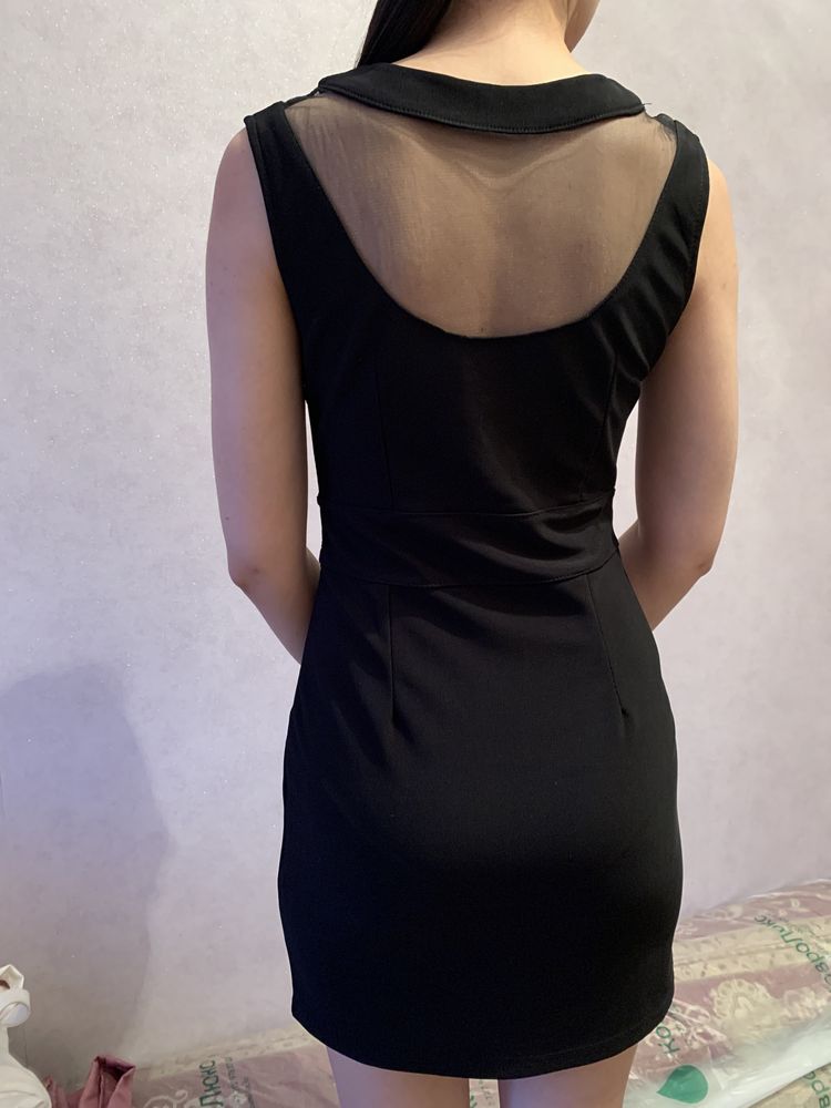 Чёрное коктейльное платье