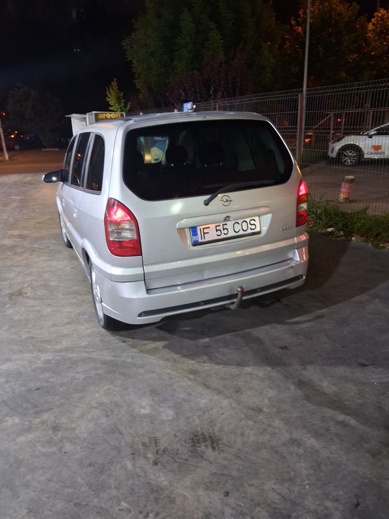 Vând Opel zafira