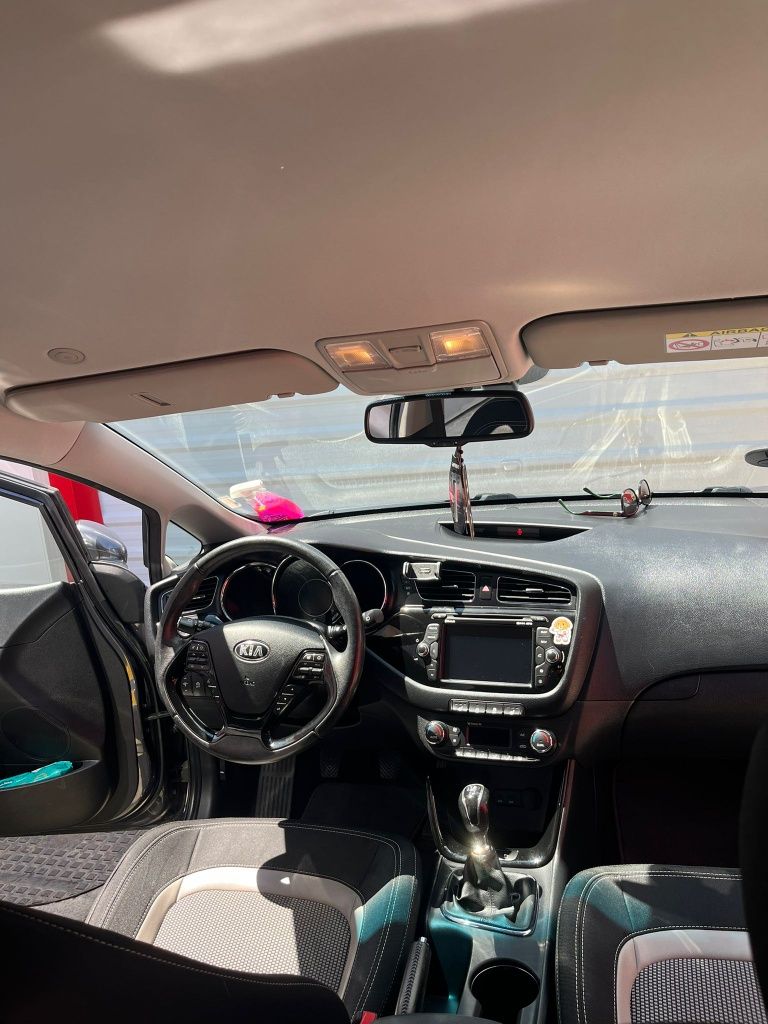 Vând Kia Ceed  motorizare 1.6 crdi.

-norma de poluare Euro 6