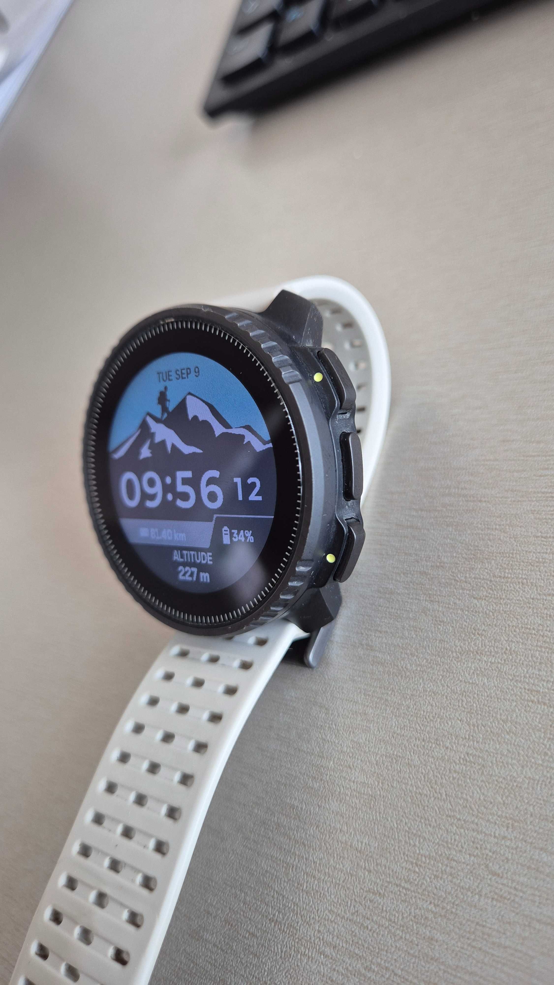 Suunto Vertical Black/Sand - спортен часовник с карта и навигация
